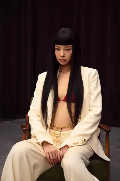 MM News Musiknews Wide Use Jennie Solo EMBARGOED UNTIL 2.21