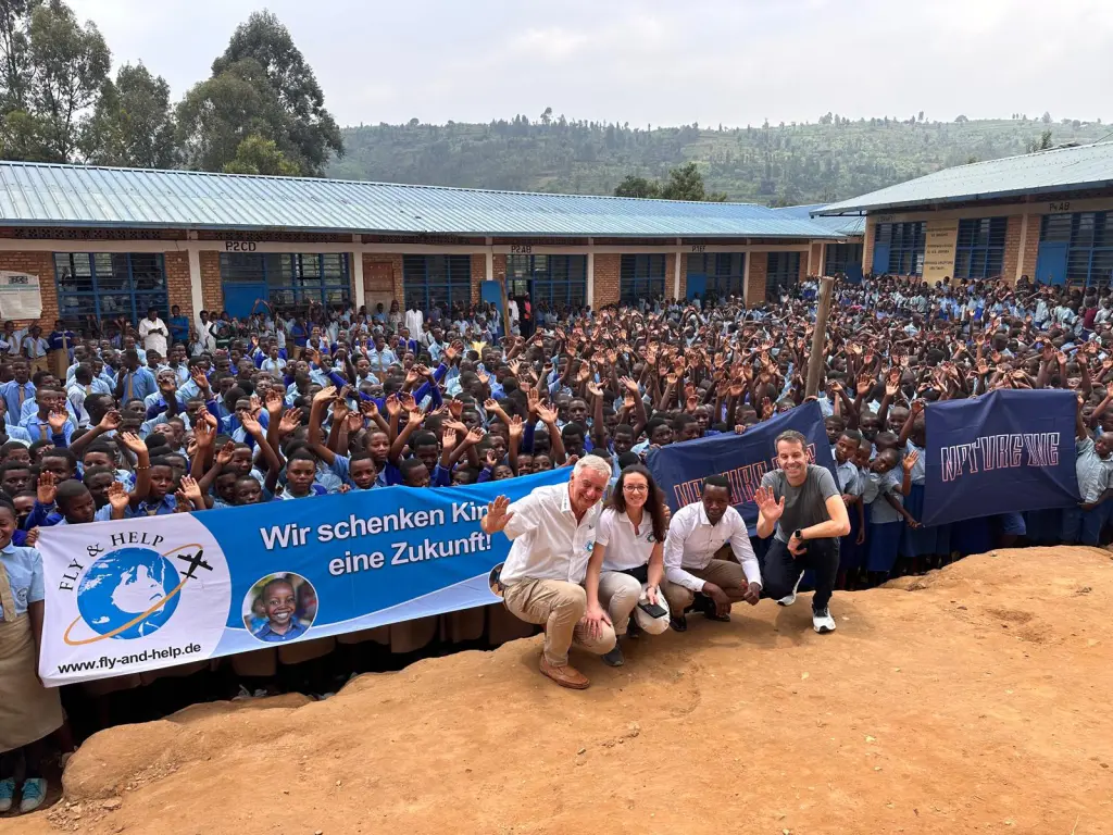 MM Users Berlinieros Nature One Schule In Ruanda 02