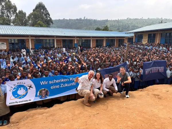 MM Users Berlinieros Nature One Schule In Ruanda 02