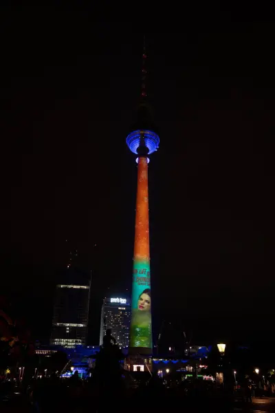 MM News Musiknews Taylor Swift Erstrahlt Beim Festival Of Lights Am Berliner Fernsehturm