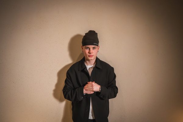 Foto von benno! mit Mütze - Credits Sony Music