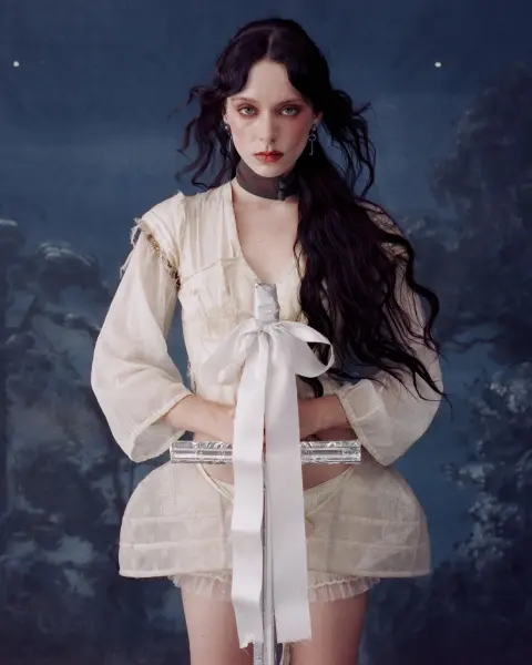 MM News Musiknews Holly Humberstone Lead Image 2 Credit Silken Weinberg