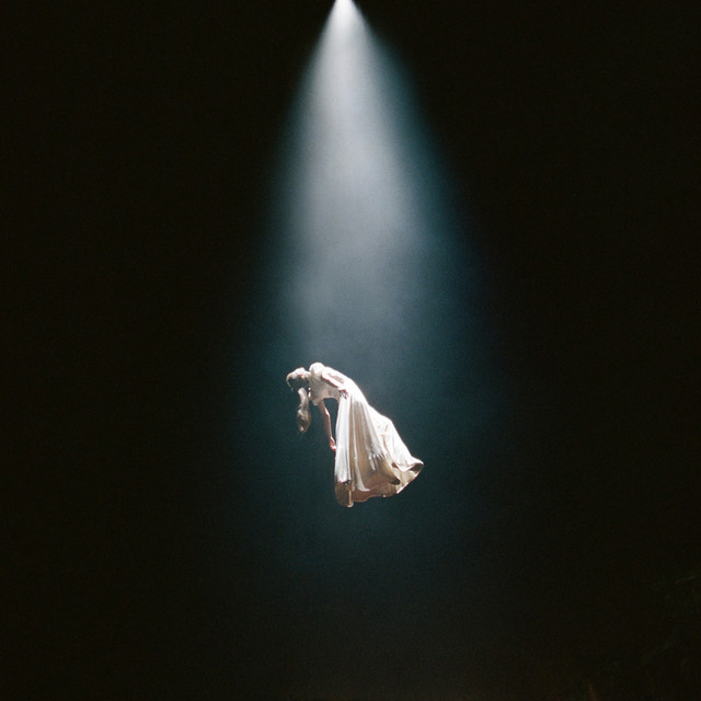 Ariana Grande – twilight zone