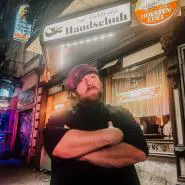 Rami Hattab-Goldener Handschuh